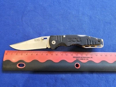 Faca Salute Mini em escala preta por SOG - Imagem 1 de 4