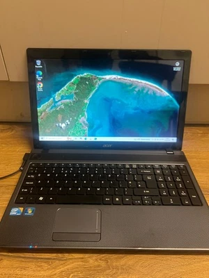 Acer Aspire 5733 Laptop 15,6" Intel Core i3 8GB RAM 224GB SSD Intel Core i3-M370 - Bild 1 von 4