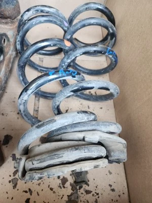 08-13 INFINITI EX35/EX37 14-15 QX50 Par de Muelle Bobina Juego Trasero OEM 550201BF1B Foto 1 de 2