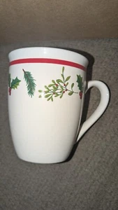 Royal Norfolk Holly Leaves and Berries Coffee Mug/Cup 1 Christmas:12Oz - Picture 1 of 4