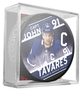 Disco de hockey de recuerdo de hojas de arce de la NHL Captain Series John Tavares Toronto con cubo - Imagen 1 de 3