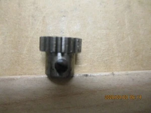 NEW S3216 SPUR GEAR, 32 DP, 16 TEETH, 3/16" BORE, 1 S.S., 14-1/2 PA, 3/16" FACE. - Picture 1 of 3