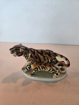 Estatuilla de cerámica vintage de tigre y cachorro | Hecha en Japón Selva gato salvaje MCM decoración Foto 1 de 4