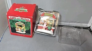 1987 Hallmark Kringle's Toy Shop Light & Motion Magic, Keepsake Ornament Elves - Picture 1 of 8