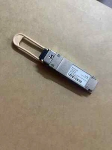 Brocade 57-1000339-01 40GE SR BiDi QSFP+ Transceiver Module - Afbeelding 1 van 2