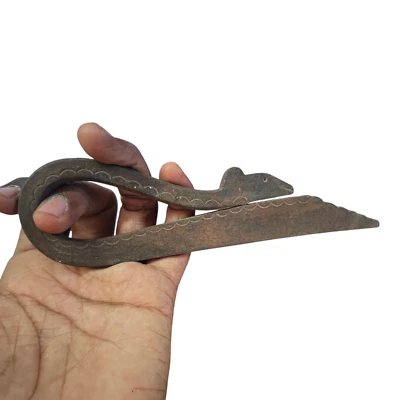 Antiguo Hierro Antiguo 18C Hecho a Mano Raro Forma de Dragón Único Golpeador de Fuego Foto 1 de 4