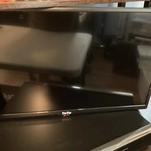 TuTu 24 Inch TV with DVD Player Built-in, 720P HD Flat Screen LED 24 With Remote - Picture 1 of 4