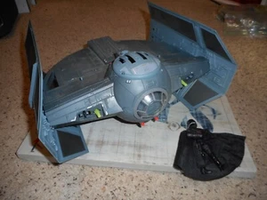 Cravatta Star Wars 2011 TRU esclusiva Death Star Trench Run Darth Vader avanzata - Foto 1 di 4