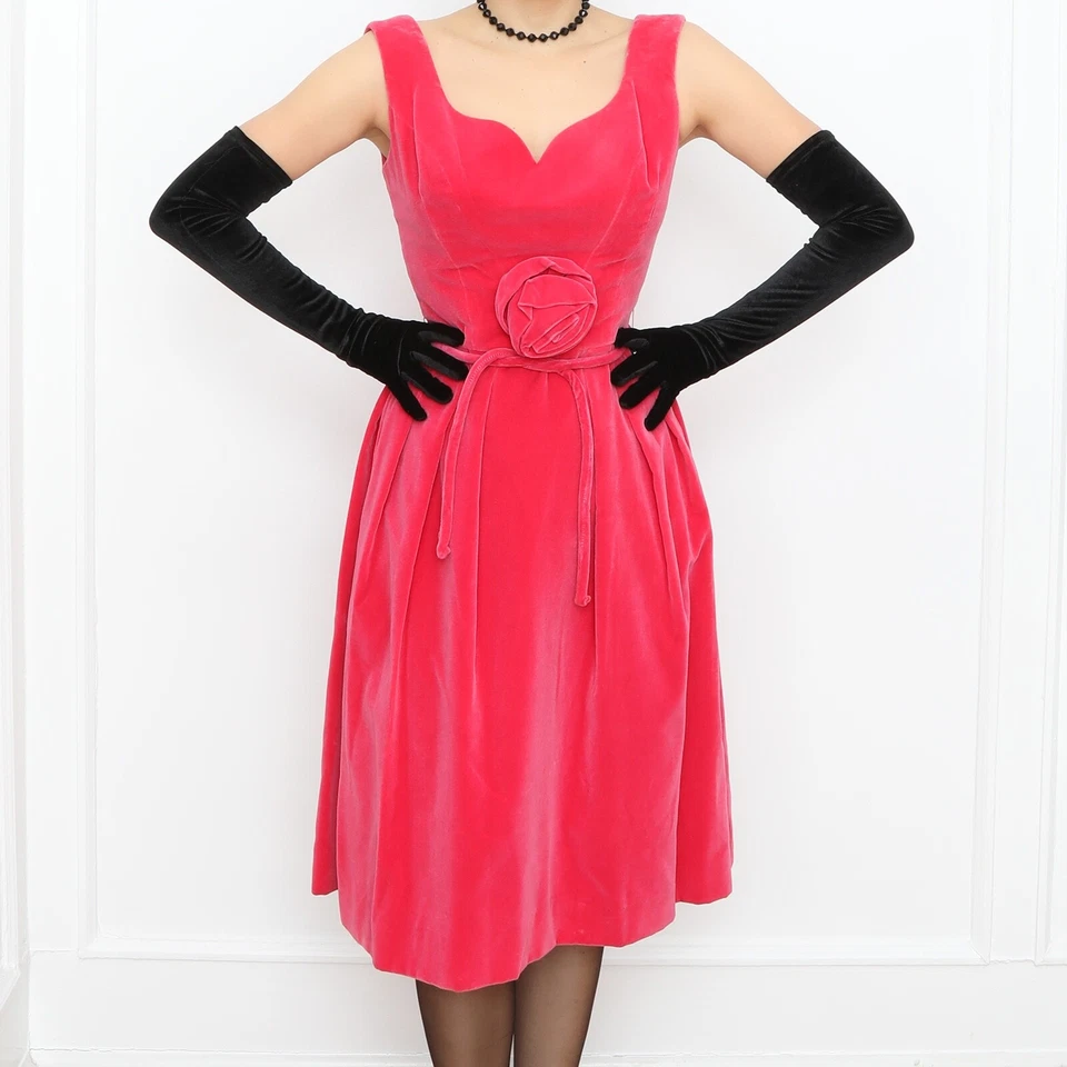 Vestido de coquetel 1950 rosa quente veludo roseta namorada por Lou-Ette - tamanho pequeno - Imagem 1 de 4