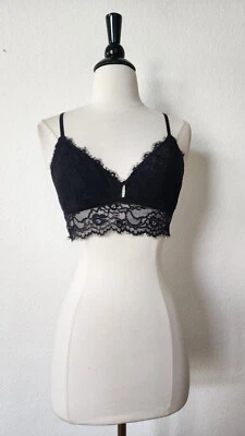 Blusa Urban Outfitters Bralette Novo Tamanho Médio Preta Renda Sexy Transparente Racerback - Imagem 1 de 4