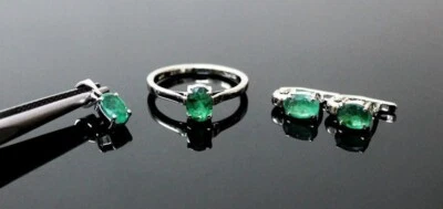 Adorabile Verde Smeraldo Ovale Gemma 925 Argento Sterling Gioielli Di Regalo Per - Immagine 1 di 4