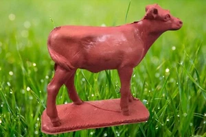 Vintage Red Plastic Cow Figurine Toy Farm Animal Small 2 inch Display Pretend - Picture 1 of 11