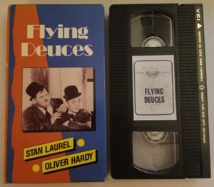 📼 VINTAGE 📼 Laurel & Hardy in " Flying Deuces" 📼 (VHS, 1985) 📼 TESTED 📼 - Picture 1 of 2