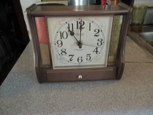 Vintage Westclox Electric Chime Wall Cabinet Clock Tested Working 9" x 7.5" x 3" - Picture 1 of 13