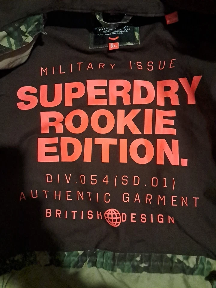 CHAQUETA PARKA SUPERDRY ROOKIE SPLATTER CAMUFLAJE SPLATTER PARA HOMBRE TALLA 2XL Foto 1 de 4