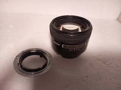 NIkon NIkkor AF 85mm F 1.8  FOR PARTS ! WRECK sold as is - Photo 1/4
