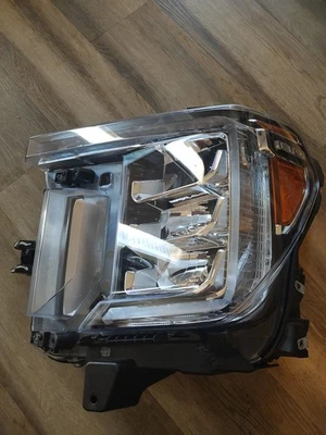 2020 - 2023 GMC Sierra 2500 HD/3500 LEFT Driver Headlamp OEM 86788465 (6428) - Image 1 of 4