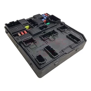 Nissan Pulsar C13 1.5l IDPM / Engine Bay Fuse Box 2014-2018 284B74CE0A - Picture 1 of 8