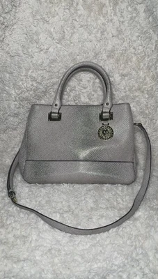 Bolso Cartera Anne Klein Plateado con Interior a Lunares Foto 1 de 4
