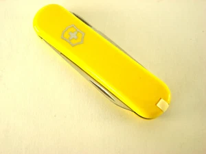 New Victorinox Classic SD Swiss Army Knife - Yellow - Bild 1 von 4