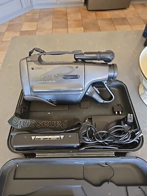Panasonic Omnimovie AF X8 CCD Camcorder Excellent Condition With Case & Battery - Image 1 of 4