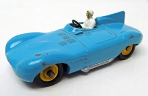 Jaguar D type Dinky 238 England Repainted YELLOW PLASTIC HUBS - Picture 1 of 3