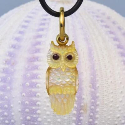 Gold Vermeil Sterling Silver Mother-of-Pearl Owl Pendant Red Ruby Gem Eyes 4.20g - Image 1 of 4
