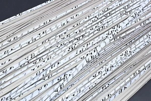 500 Parker Chomerics 18" EMI Shielding Gasket 1mm x 4mm Fabric Foam RFI Gasket - Picture 1 of 8