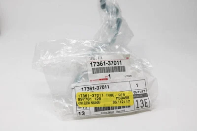 TUBO DE AR DIANTEIRO TOYOTA MATRIX COROLLA 2009-2013 SCION XD 1736137011 FABRICANTE DE EQUIPAMENTO ORIGINAL - Imagem 1 de 3