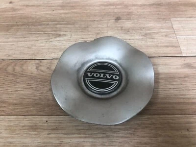 КОЛПАК СТУПИЦЫ ПЕРЕДНЕГО ИЛИ ЗАДНЕГО ЦЕНТРАЛЬНОГО КОЛЕСА VOLVO OEM 850 S70 C70 V70 СЕРЫЙ 1993-2000 - Изображение 1 из 4