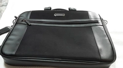 Estojo empresarial Kenneth Cole Reaction preto laptop R-TECH zíper lateral preto  - Imagem 1 de 4