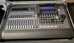 Roland VS-1880 Digital Studio Workstation Recorder Mixer FX 24-Bit Black Tested - Picture 1 of 23