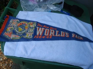 Weltausstellung Wimpel 1964-65, Pin, Aufkleber, Platten, Viewmaster, Löffel Top Zustand - Bild 1 von 6