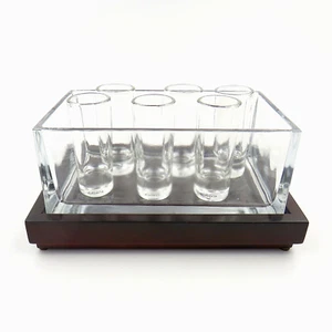 Juego de fiesta de vajilla 6 chupitos de vidrio 2 oz bandeja de madera cubista moderno por sobre rojo - Imagen 1 de 7