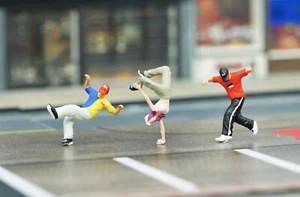 ED 1:64 Painted Figure Model Miniature  Diorama  Hip Hop Dancing Dancer - Picture 1 of 10
