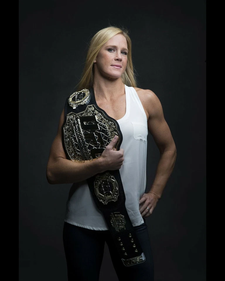 Foto #29 Holly Holm UFC peso gallo/campeón peso pluma sin firmar 8x10   Foto 1 de 1