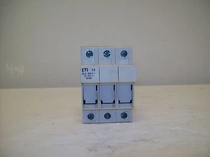 SA SERIE 400 600VAC 30A TRIPLE POSTE PORTAFUSIBLES LR 106309 - Imagen 1 de 3