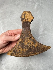 Hacha de hierro de batalla antigua con adorno Rus de Kiev - Vikingos siglo 9 - 12 dC. - Imagen 1 de 20