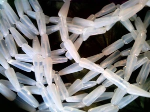 Vtg 25 17x6mm White Opal Twisted Rectangle Triangle Tear Drops Glass #110422m - Picture 1 of 3