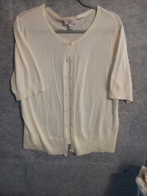 Suéter Ann Taylor Loft XL Manga Corta Abotonada Amarillo Pastel Cuello Redondo Usado en Excelente Condición Foto 1 de 4