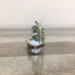 Limoges France Peint Main Fountain with Birds Trinket Box - Picture 1 of 9