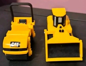 Toy Caterpillar Plastic Construction Two Vehicles - Picture 1 of 11