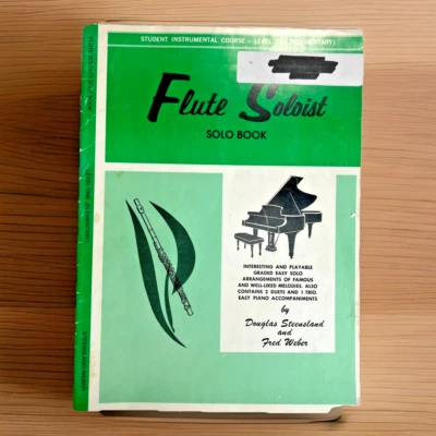 Solista de flauta ~ Libro en solitario ~ Curso instrumental para estudiantes ~ Nivel uno ~ Primaria Foto 1 de 4