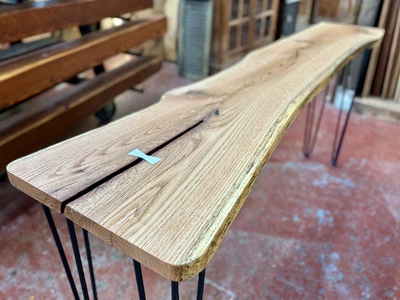 Consola Live Edge Roble Blanco, 80" Largo, Acabado a Mano, Patas Horquilla Aluminio Pajarita Foto 1 de 4