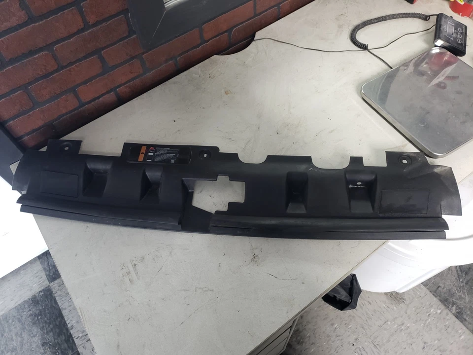 Chevrolet Express/GMC Savana 2003+ montaje deflector soporte radiador OEM Foto 1 de 1