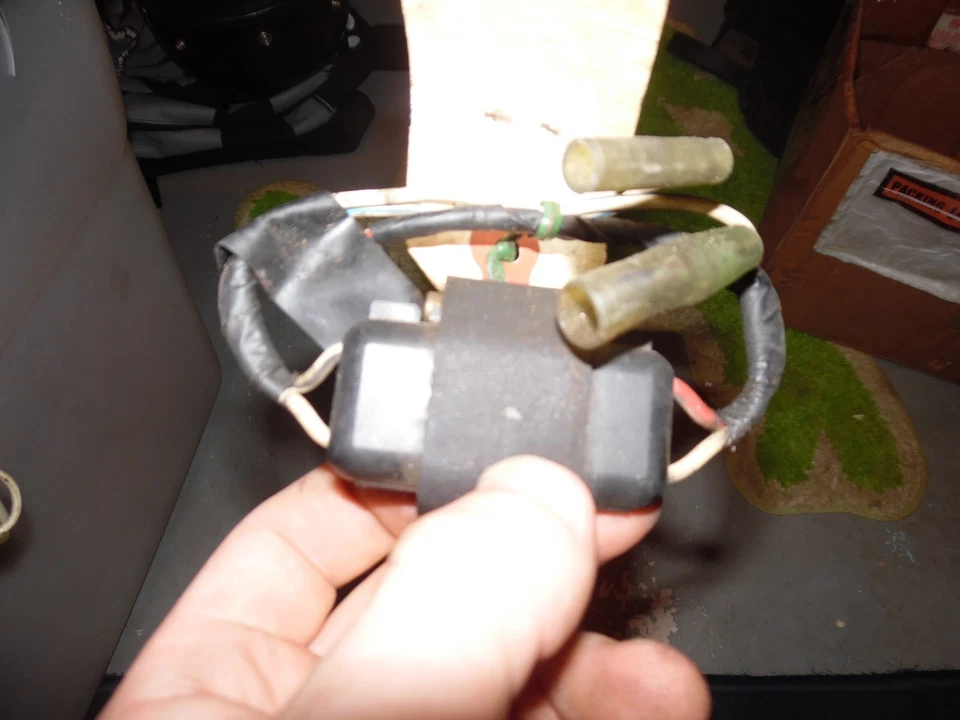 Kawasaki GPZ550 1981 caja de fusibles Foto 1 de 1