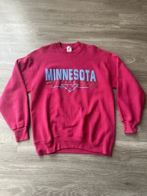 Suéter Vintage UMD Cuello Redondo Rosa Talla Grande Hecho en EE. UU. Universidad de Duluth Foto 1 de 4