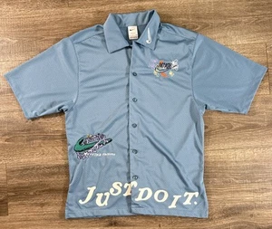 Nike Shirt Herren klein blau Mesh Hawaii Grafik AOP Camp bestickt Trikot Dri - Bild 1 von 14