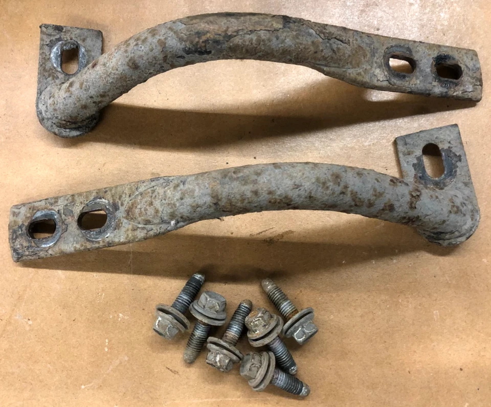 Juego de soportes de parachoques Chevy Suburban 2001 (delantero) 2000-2002 Tahoe Silverado Foto 1 de 3