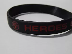 HEROES & FANTASIES COMIC BOOK STORE TEXAS CINTURINO GOMMA SILICONE 3" ROTONDO NUOVO - Foto 1 di 5